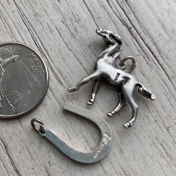 Sterling horse and horseshoe charms - Picture 4 of 4